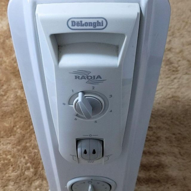 美品 DeLonghi オイルヒーター 3〜8畳用 デロンギ r730812tf