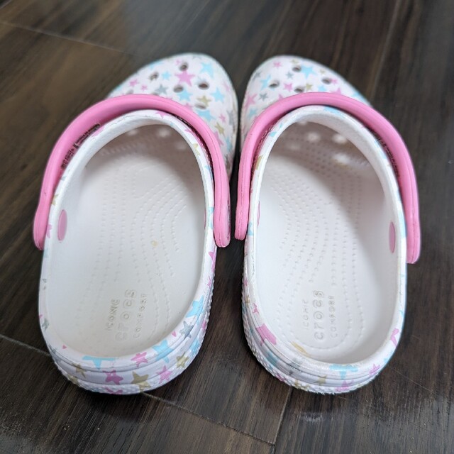 crocs(クロックス)のクロックス　星柄　17.5cm　サンダル キッズ/ベビー/マタニティのキッズ靴/シューズ(15cm~)(サンダル)の商品写真