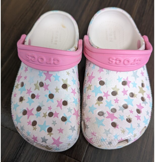 crocs(クロックス)のクロックス　星柄　17.5cm　サンダル キッズ/ベビー/マタニティのキッズ靴/シューズ(15cm~)(サンダル)の商品写真