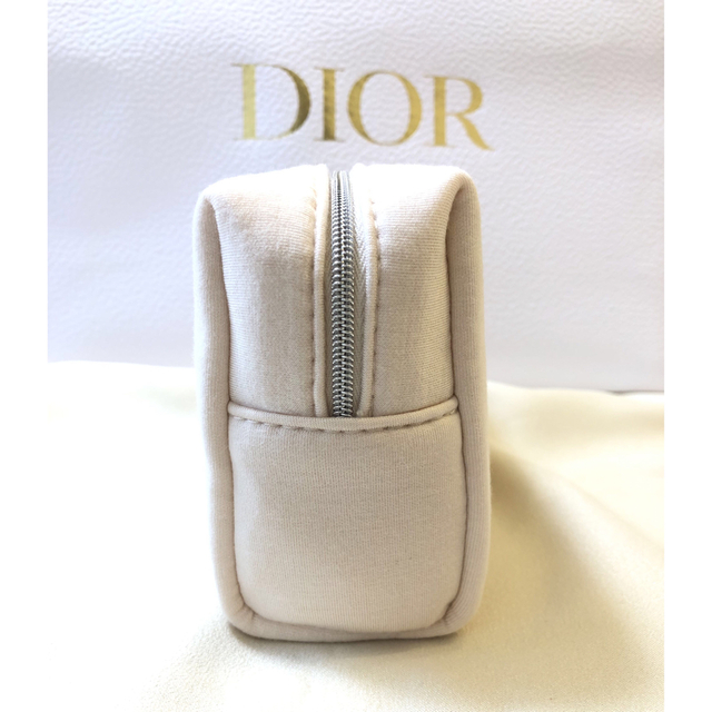 Dior(ディオール)のディオール スノー エッセンスコフレ ノベルティ ポーチ コスメ/美容のコスメ/美容 その他(その他)の商品写真