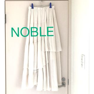 ノーブル(Noble)のノーブル　NOBLE フレアスカート  ホワイト　フリーサイズ  ロング　美品(ロングスカート)