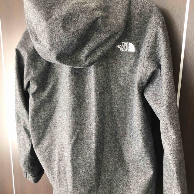 THE NORTH FACE(ザノースフェイス)のTHE NORTH FACE  ノベルティー スクープ ジャケット グレ メンズのジャケット/アウター(マウンテンパーカー)の商品写真