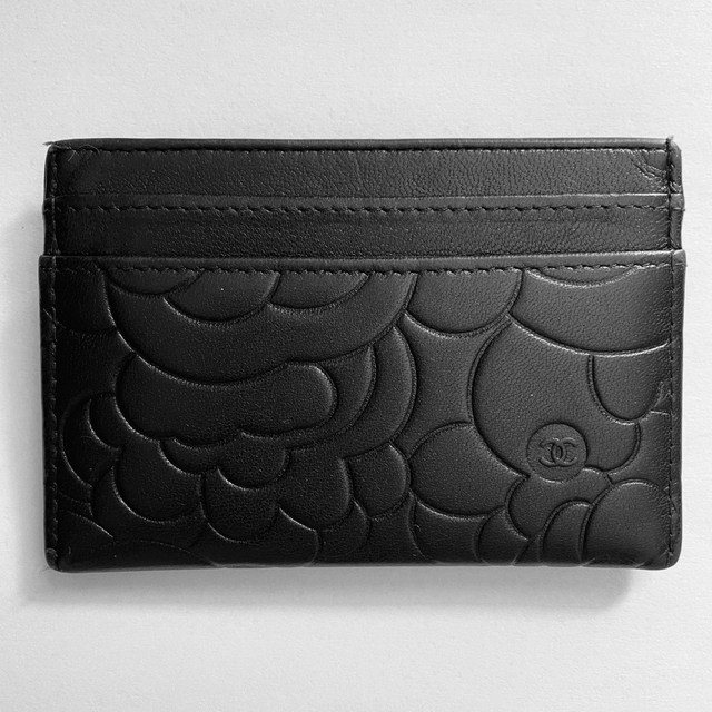 CHANEL(シャネル)のCHANEL カメリア パスケース(箱・証明書・保存袋つき) レディースのファッション小物(名刺入れ/定期入れ)の商品写真