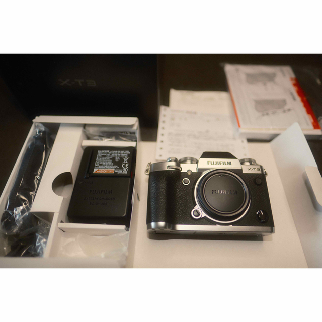FUJIFILM X-T3 ミラーレス一眼 カメラ ボディ バッテリー付き 超人気の