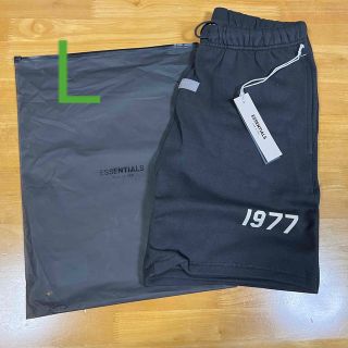 FEAR OF GOD - 新品 FOG ESSENTIALS 1977 L ハーフパンツの通販 by ...