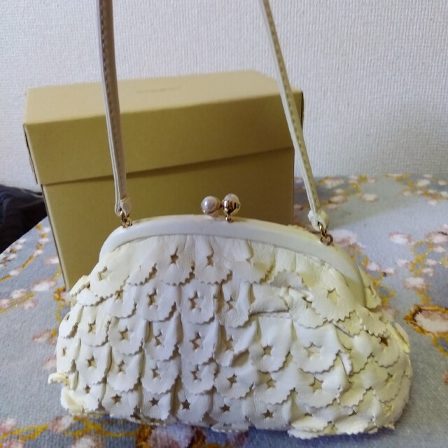 tsumori chisato CARRY(ツモリチサトキャリー)の新品未使用　ツモリチサト　スカラップミニバッグ レディースのバッグ(ハンドバッグ)の商品写真