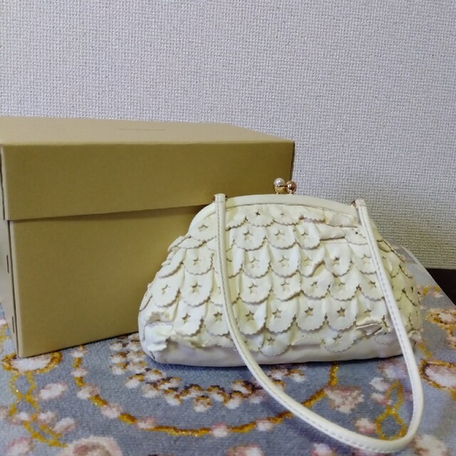 tsumori chisato CARRY(ツモリチサトキャリー)の新品未使用　ツモリチサト　スカラップミニバッグ レディースのバッグ(ハンドバッグ)の商品写真