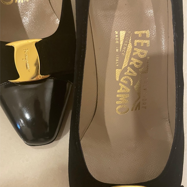 Salvatore Ferragamo(サルヴァトーレフェラガモ)のフェラガモ　リボン　パンプス レディースの靴/シューズ(ハイヒール/パンプス)の商品写真