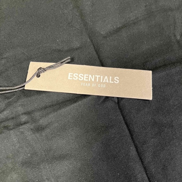 FEAR OF GOD(フィアオブゴッド)の新品 FOG ESSENTIALS XL CORE Tシャツ ブラック　 メンズのトップス(Tシャツ/カットソー(半袖/袖なし))の商品写真