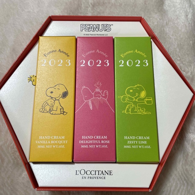 L'OCCITANE(ロクシタン)のロクシタン　ハンドクリームトリオ　スヌーピー コスメ/美容のボディケア(ハンドクリーム)の商品写真