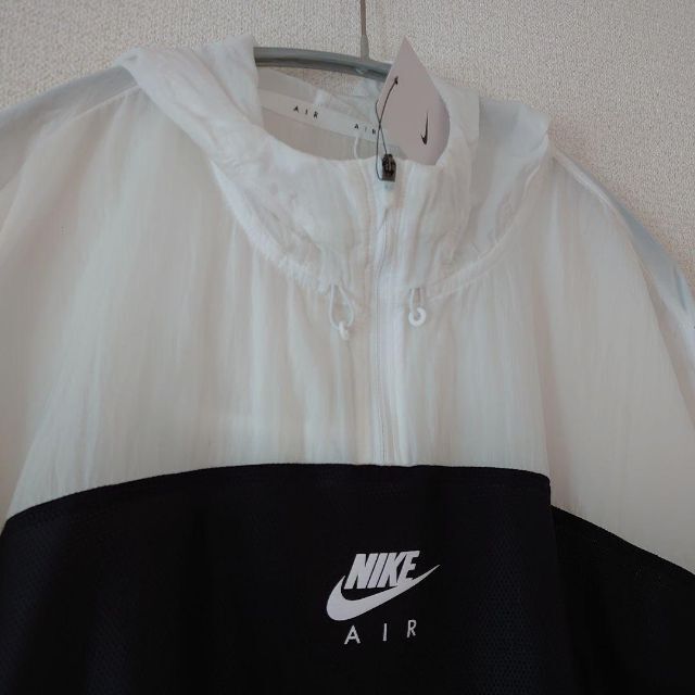 NIKE(ナイキ)のNIKE AIR ナイキエアー ウーブン ナイロン ジャケット 定価9900円 レディースのジャケット/アウター(ナイロンジャケット)の商品写真