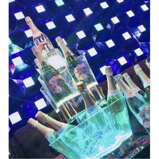 希少 レア 3段 シャンパンタワー ボトル LED ライト クーラー ワイン(アルコールグッズ)