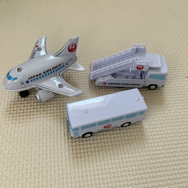 JAL(日本航空)(ジャル(ニホンコウクウ))のJALオモチャ キッズ/ベビー/マタニティのおもちゃ(電車のおもちゃ/車)の商品写真