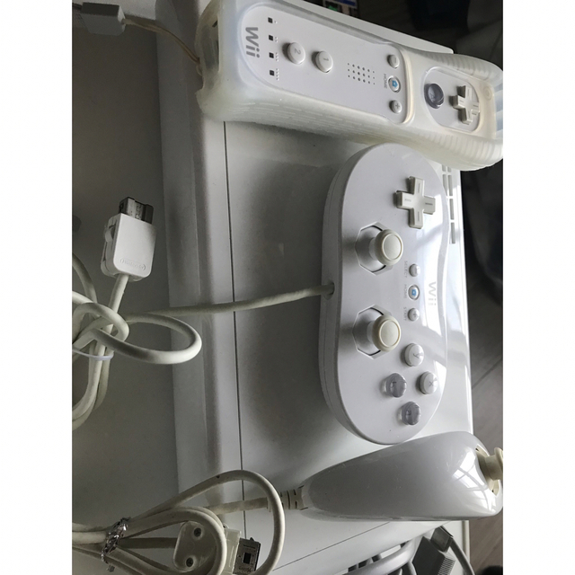 Wii U(ウィーユー)のWiiU本体　すぐ遊べるセット　スプラトゥーン、大乱闘スマッシュブラザーズX エンタメ/ホビーのゲームソフト/ゲーム機本体(家庭用ゲーム機本体)の商品写真