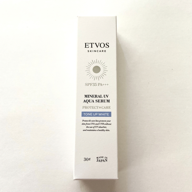 ETVOS(エトヴォス)の未使用 匿名配送 ETVOS ミネラルUVアクアセラムトーンアップホワイト コスメ/美容のベースメイク/化粧品(化粧下地)の商品写真
