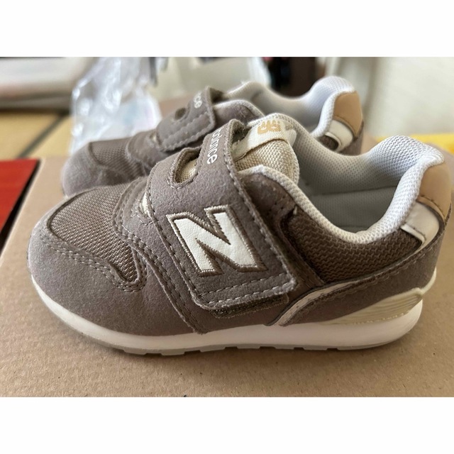 New Balance(ニューバランス)のニューバランス　IZ996 ベージュ　15センチ キッズ/ベビー/マタニティのキッズ靴/シューズ(15cm~)(スニーカー)の商品写真