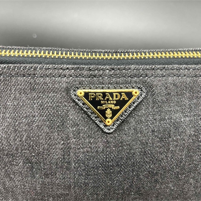 PRADA(プラダ)のPRADA プラダ　ポーチ　1N0693 デニム　ブラック　【未使用保管品】 レディースのファッション小物(ポーチ)の商品写真