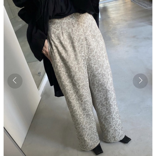 Ameri VINTAGE(アメリヴィンテージ)のAmeri LEAF JACQUARD STRAIGHT PANTS レディースのパンツ(カジュアルパンツ)の商品写真