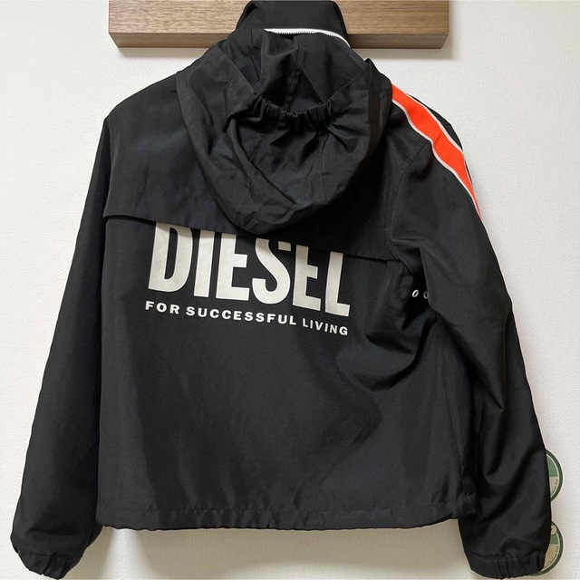 DIESEL(ディーゼル)のディーゼルキッズ　ナイロンパーカー キッズ/ベビー/マタニティのキッズ服男の子用(90cm~)(ジャケット/上着)の商品写真