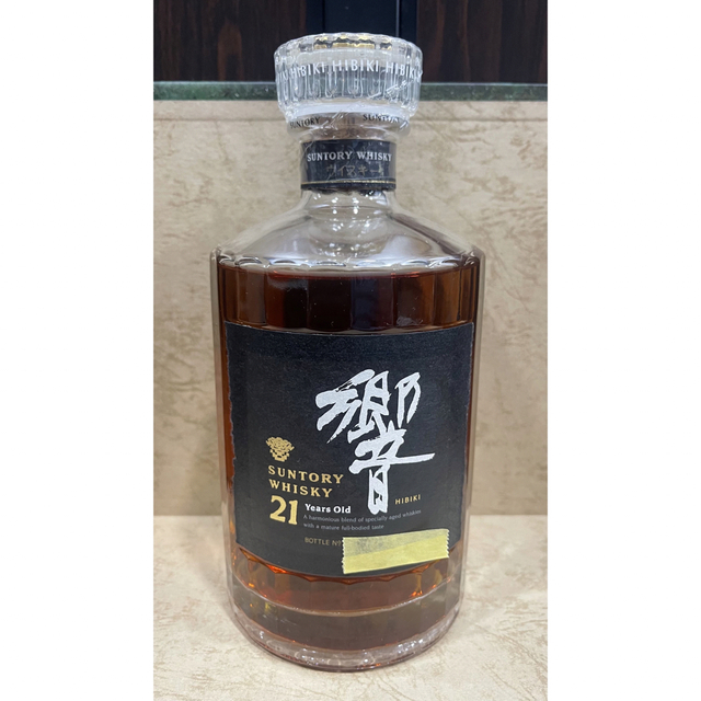 サントリー(サントリー)の未開封　サントリー　響　２１年　旧ボトル　金ラベル　７００ｍｌ　ウイスキー 食品/飲料/酒の酒(ウイスキー)の商品写真