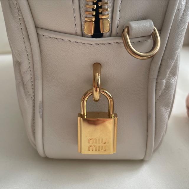 miumiu - miumiu マテラッセ ショルダーバッグ ハンドバッグ 羊革の
