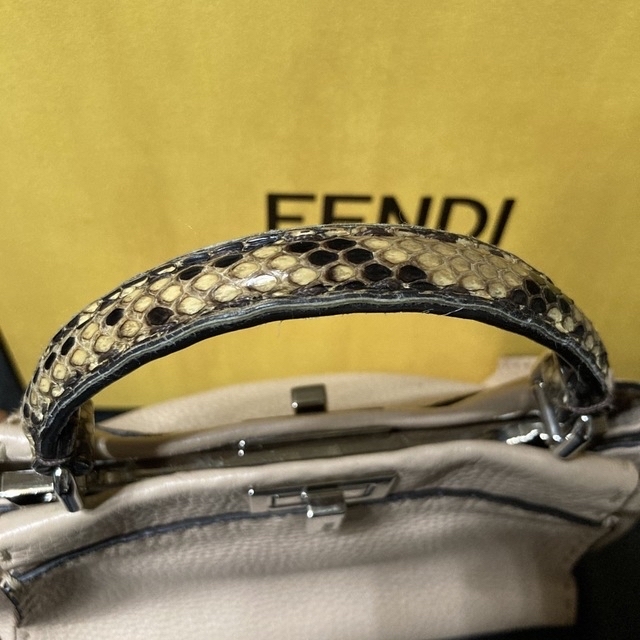 FENDI/フェンディ　ミニピーカブー　バッグ　ベージュ　パイソン　美品