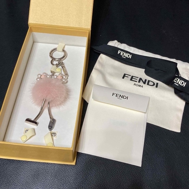 FENDI/フェンディ　ミニピーカブー　バッグ　ベージュ　パイソン　美品