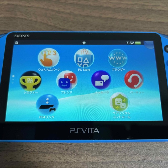 PlayStation Vita(プレイステーションヴィータ)のPlayStation Vita PCH-2000 ZA23 アクアブルー 本体 エンタメ/ホビーのゲームソフト/ゲーム機本体(携帯用ゲーム機本体)の商品写真