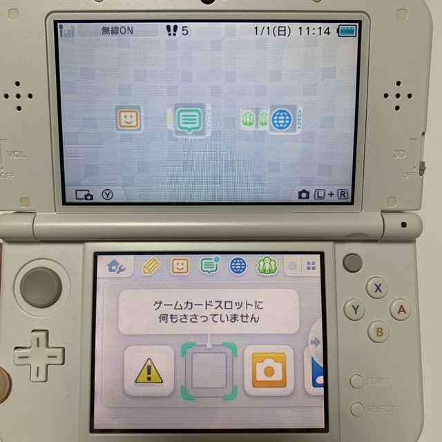 Newニンテンドー3DS LL パールホワイト 本体 ACアダプター エンタメ/ホビーのゲームソフト/ゲーム機本体(携帯用ゲーム機本体)の商品写真