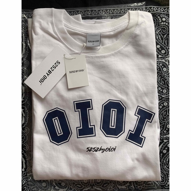 5252 BY O!Oi(ゴーニーゴーニーバイオアイオアイ)のBLACKPINK ROSE着用  5252 oioi T- シャツ　Lサイズ レディースのトップス(Tシャツ(半袖/袖なし))の商品写真