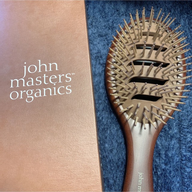 John Masters Organics(ジョンマスターオーガニック)のジョンマスターオーガニック ベントパドルブラシ コスメ/美容のヘアケア/スタイリング(ヘアブラシ/クシ)の商品写真