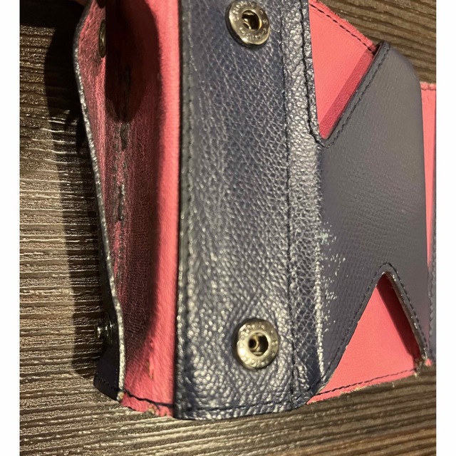 abrAsus(アブラサス)のアブラサス/abrAsus 薄い財布　ネイビー／ピンク メンズのファッション小物(折り財布)の商品写真