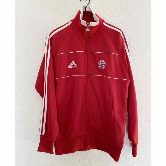 adidas(アディダス)の美品　アディダス　トラックジャケット　FCBAYERN MUNCHEN ジャージ スポーツ/アウトドアのサッカー/フットサル(ウェア)の商品写真