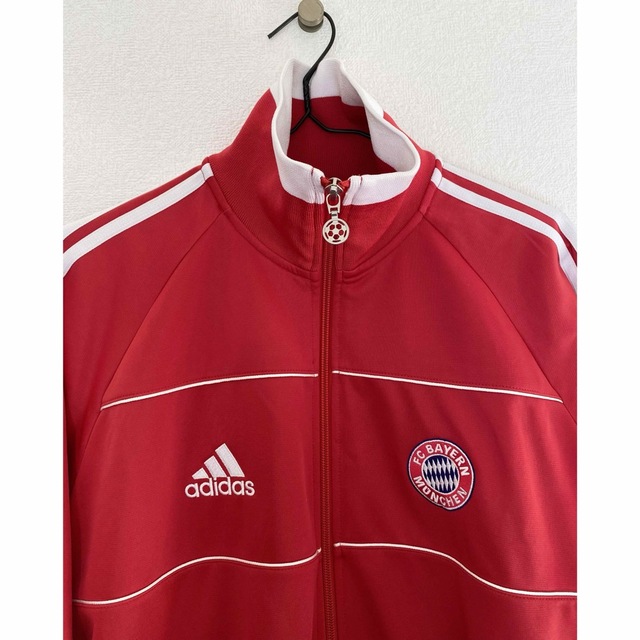 adidas(アディダス)の美品　アディダス　トラックジャケット　FCBAYERN MUNCHEN ジャージ スポーツ/アウトドアのサッカー/フットサル(ウェア)の商品写真