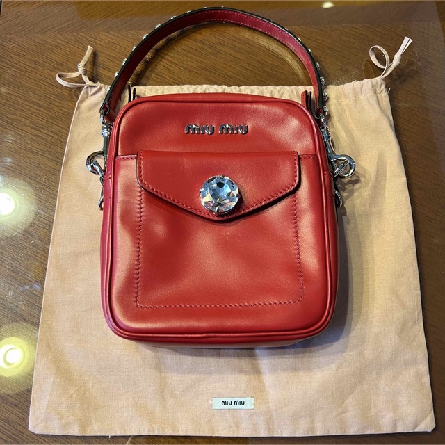 ミュウミュウmiumiu表参道店購入 ミニハンドバッグ未使用ショルダーベルト付属 レディースのバッグ(ハンドバッグ)の商品写真