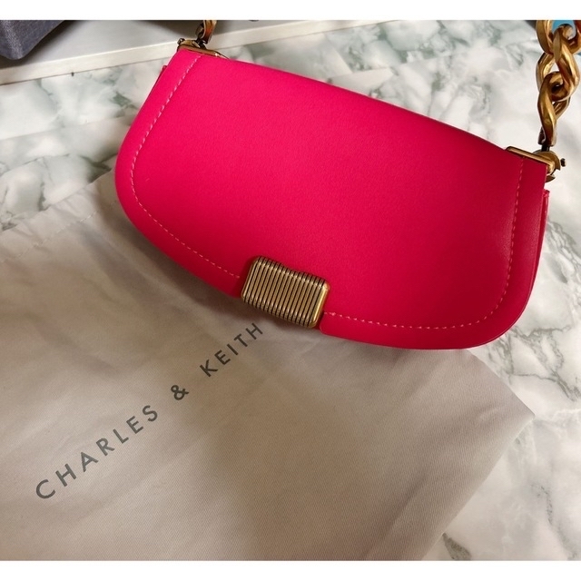 Charles and Keith(チャールズアンドキース)のCHARLES&KEITH ハンドバッグ レディースのバッグ(ハンドバッグ)の商品写真