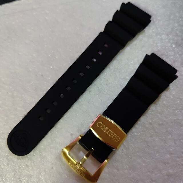 SEIKO(セイコー)のSEIKO　セイコー　純正シリコンベルト　R02Y011K0　22mm メンズの時計(ラバーベルト)の商品写真