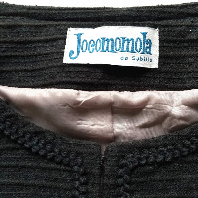 Jocomomola(ホコモモラ)のホコモモラ　スカートスーツ　ノーカラー　セレモニー　黒　シビラ　セットアップ レディースのフォーマル/ドレス(スーツ)の商品写真