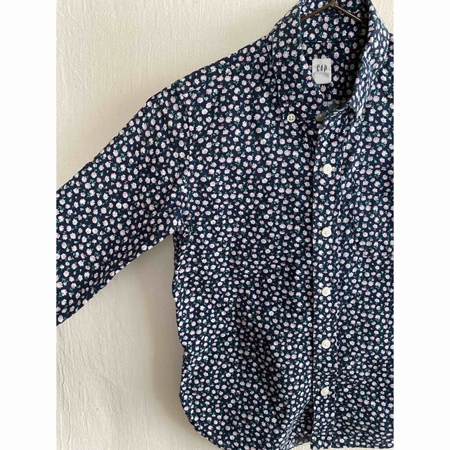 GAP(ギャップ)のGAP ギャップ　キッズ　花柄　シャツ　トップス キッズ/ベビー/マタニティのキッズ服女の子用(90cm~)(Tシャツ/カットソー)の商品写真