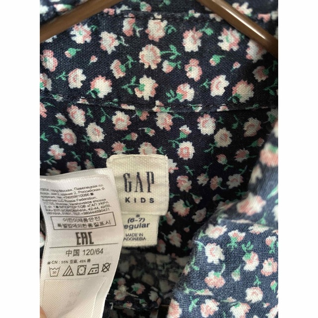 GAP(ギャップ)のGAP ギャップ　キッズ　花柄　シャツ　トップス キッズ/ベビー/マタニティのキッズ服女の子用(90cm~)(Tシャツ/カットソー)の商品写真