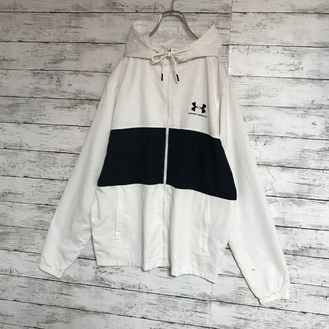 UNDER ARMOUR(アンダーアーマー)の【人気】アンダーアーマー⭐︎ロゴ入りナイロンジャケット　薄手　裏メッシュ　F63 メンズのジャケット/アウター(ナイロンジャケット)の商品写真