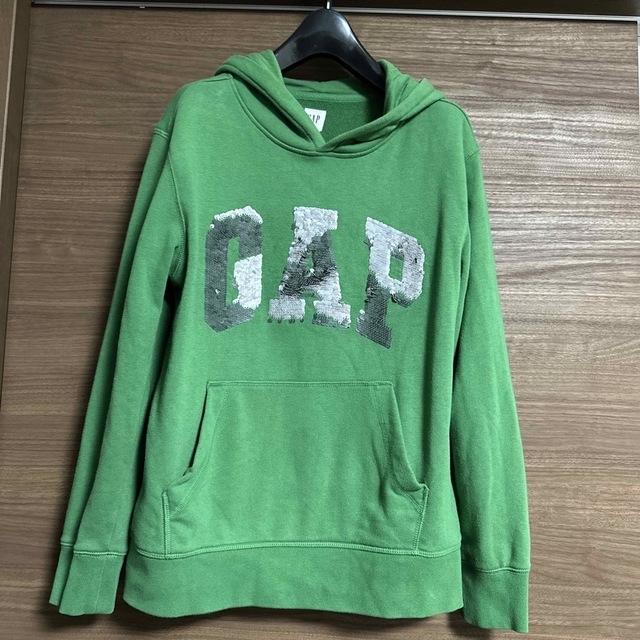 GAP(ギャップ)のGAP スパンコールパーカー キッズ/ベビー/マタニティのキッズ服女の子用(90cm~)(Tシャツ/カットソー)の商品写真