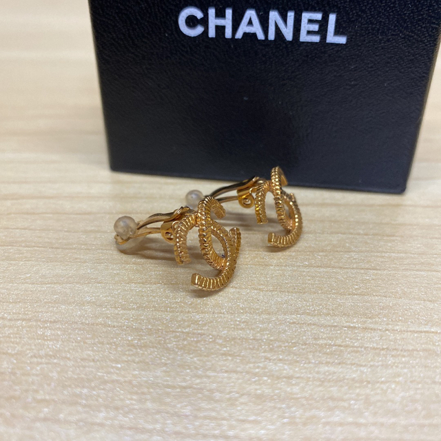 CHANEL シャネル イヤリング ココマーク ゴールド 話題の行列