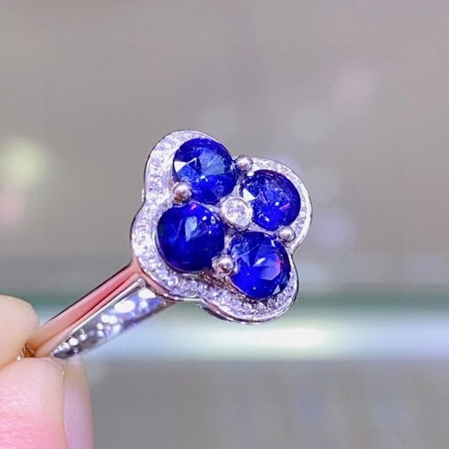 【高級】 ブルーサファイア  リング k18 1.6ct レディースのアクセサリー(リング(指輪))の商品写真