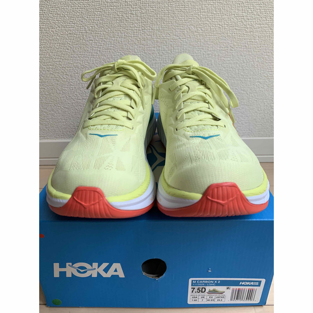 HOKA ONE ONE(ホカオネオネ)の【新品】HOKA ONE ONEホカオネオネ　CARBON Ⅹ 2◆25.5㎝ スポーツ/アウトドアのランニング(シューズ)の商品写真