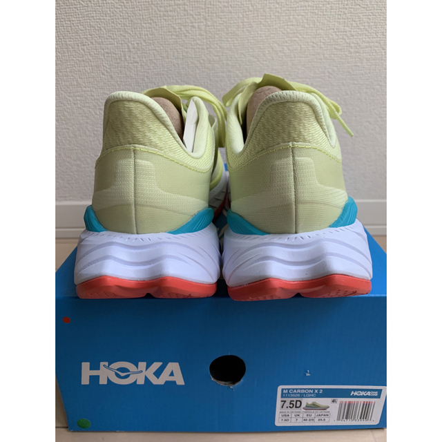 HOKA ONE ONE(ホカオネオネ)の【新品】HOKA ONE ONEホカオネオネ　CARBON Ⅹ 2◆25.5㎝ スポーツ/アウトドアのランニング(シューズ)の商品写真