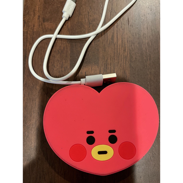 BT21(ビーティーイシビル)のbt21  TATAモバイルバッテリー スマホ/家電/カメラのスマートフォン/携帯電話(バッテリー/充電器)の商品写真