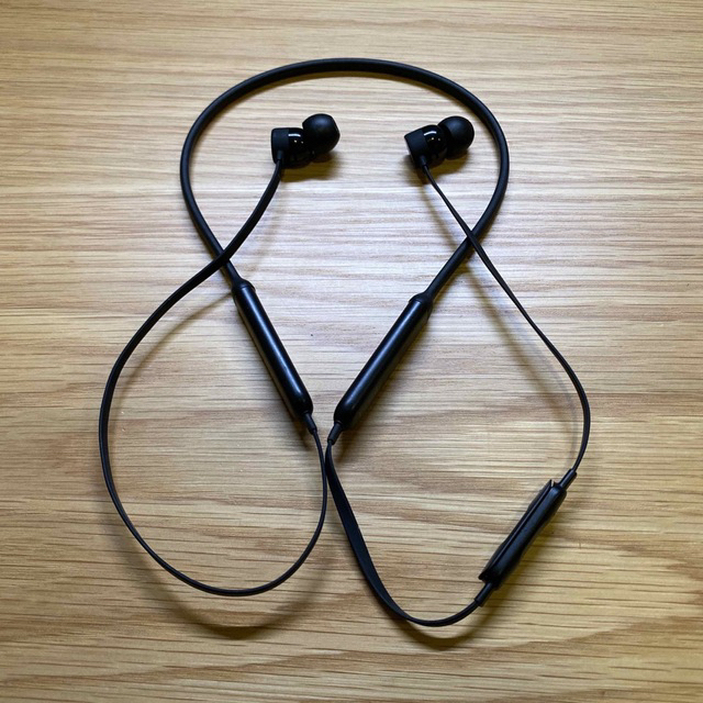 Beats(ビーツ)の【箱あり】BeatsX イヤフォン ブラック スマホ/家電/カメラのオーディオ機器(ヘッドフォン/イヤフォン)の商品写真