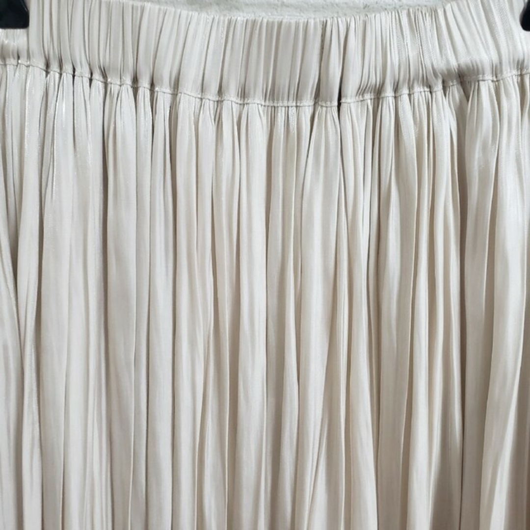 GRL(グレイル)のGRL サテン プリーツ ロング スカート アイボリー M レディースのスカート(ロングスカート)の商品写真