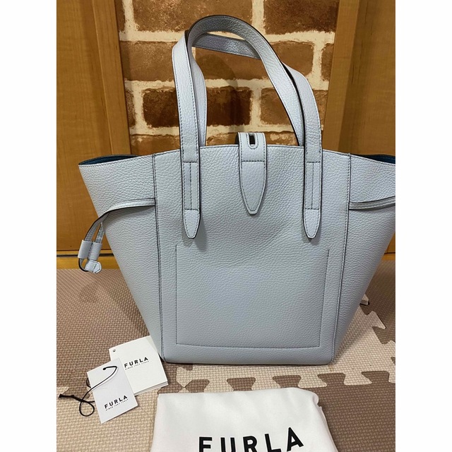 Furla(フルラ)の希少　FURLA トートバッグM 水色 レディースのバッグ(トートバッグ)の商品写真